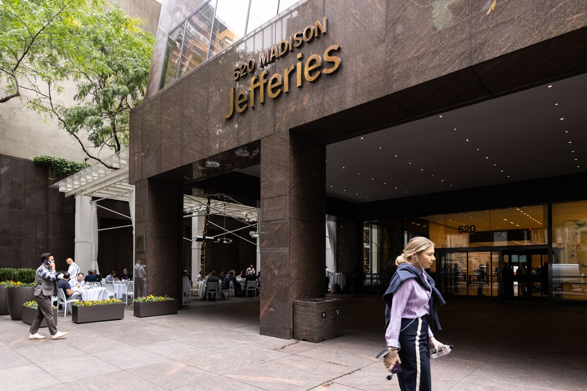 Jefferies Posts Record Revenue With Dealmaking Staging Comeback