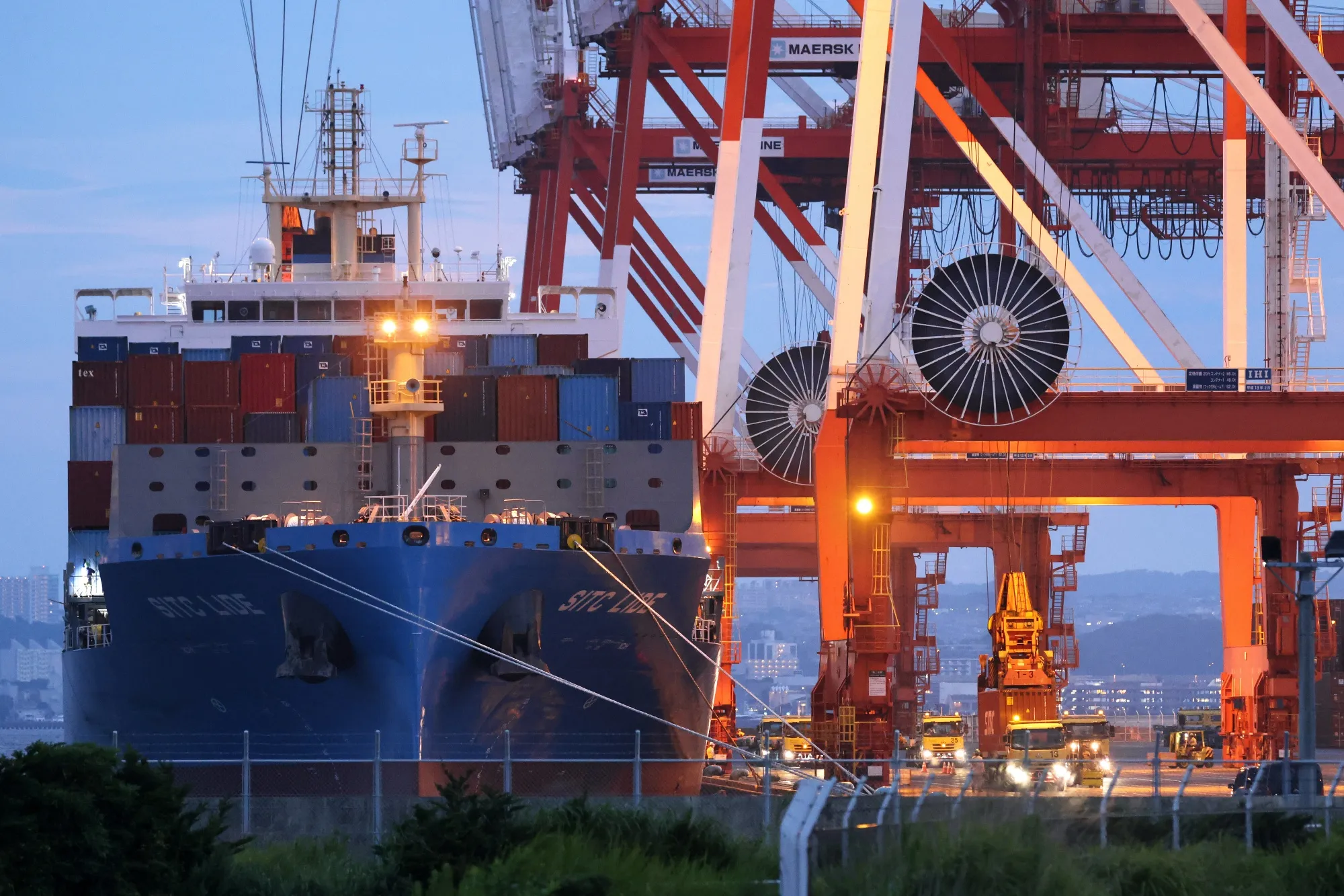 A&nbsp;container ship&nbsp;at a terminal&nbsp;in Yokohama, Japan.