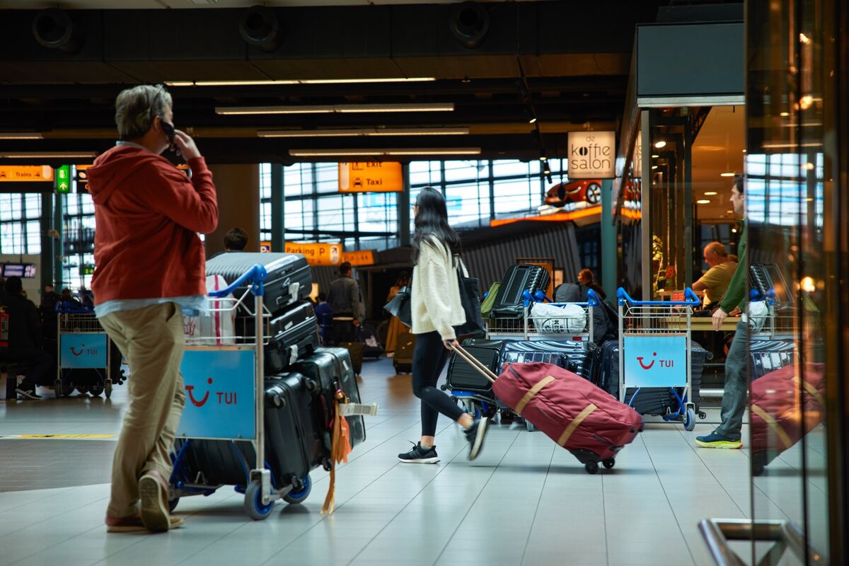 Amsterdam’s Schiphol Airport Owner Names Van Oord as CEO - Bloomberg