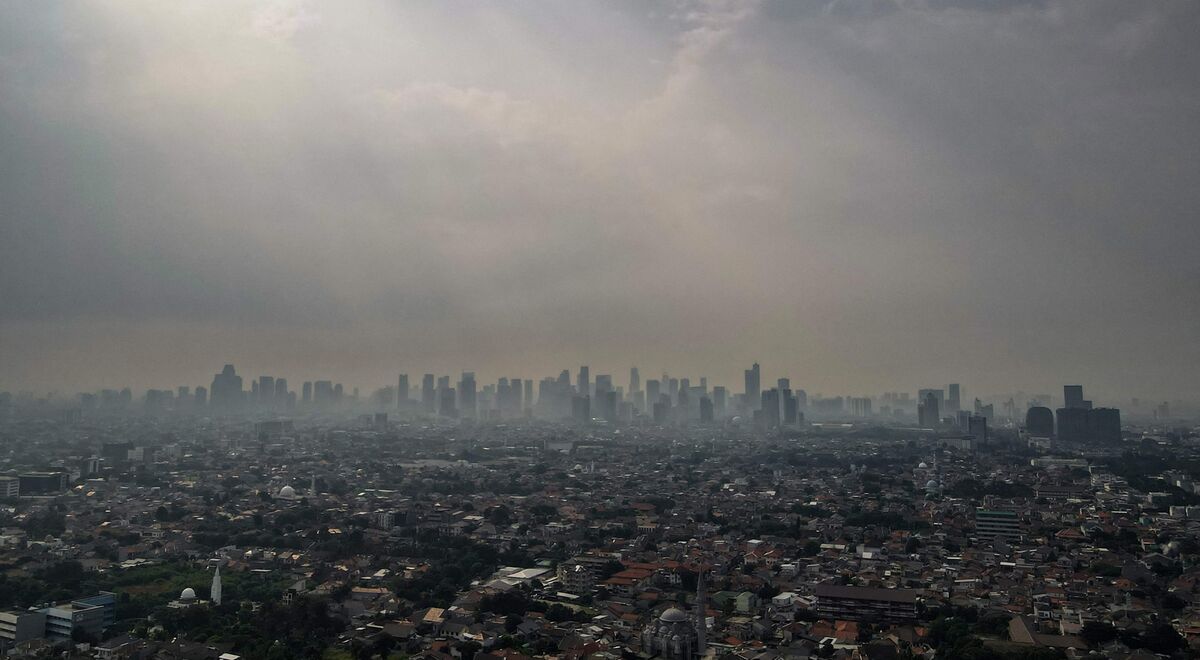 Jokowi Ruled Guilty of Neglecting Jakartans’ Right to Clean Air - Bloomberg