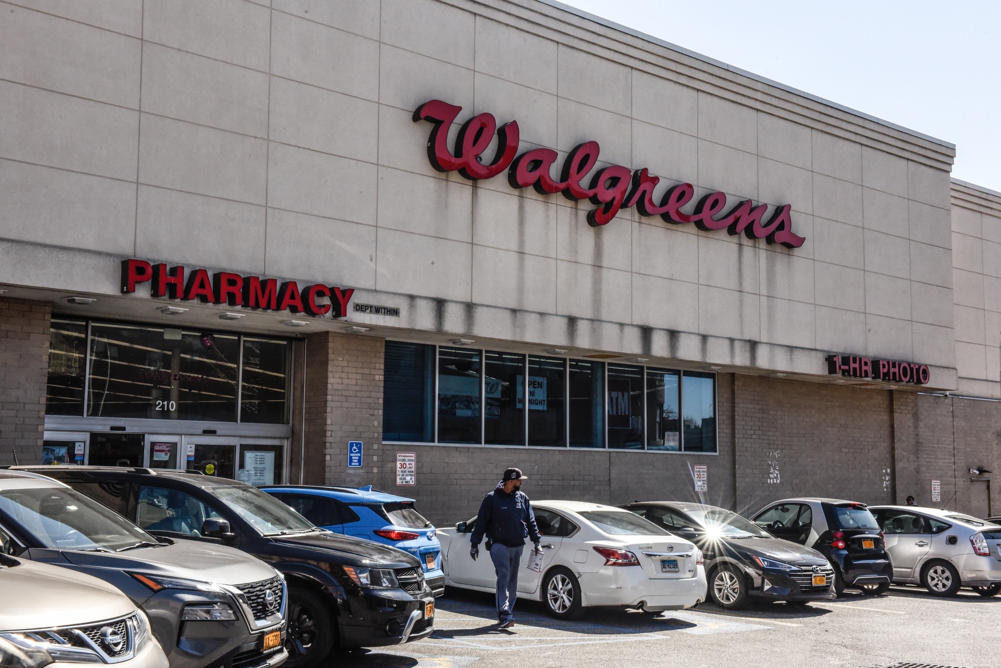 Walgreens CIO leaves; former Express Scripts CIO hired as consultant:  report