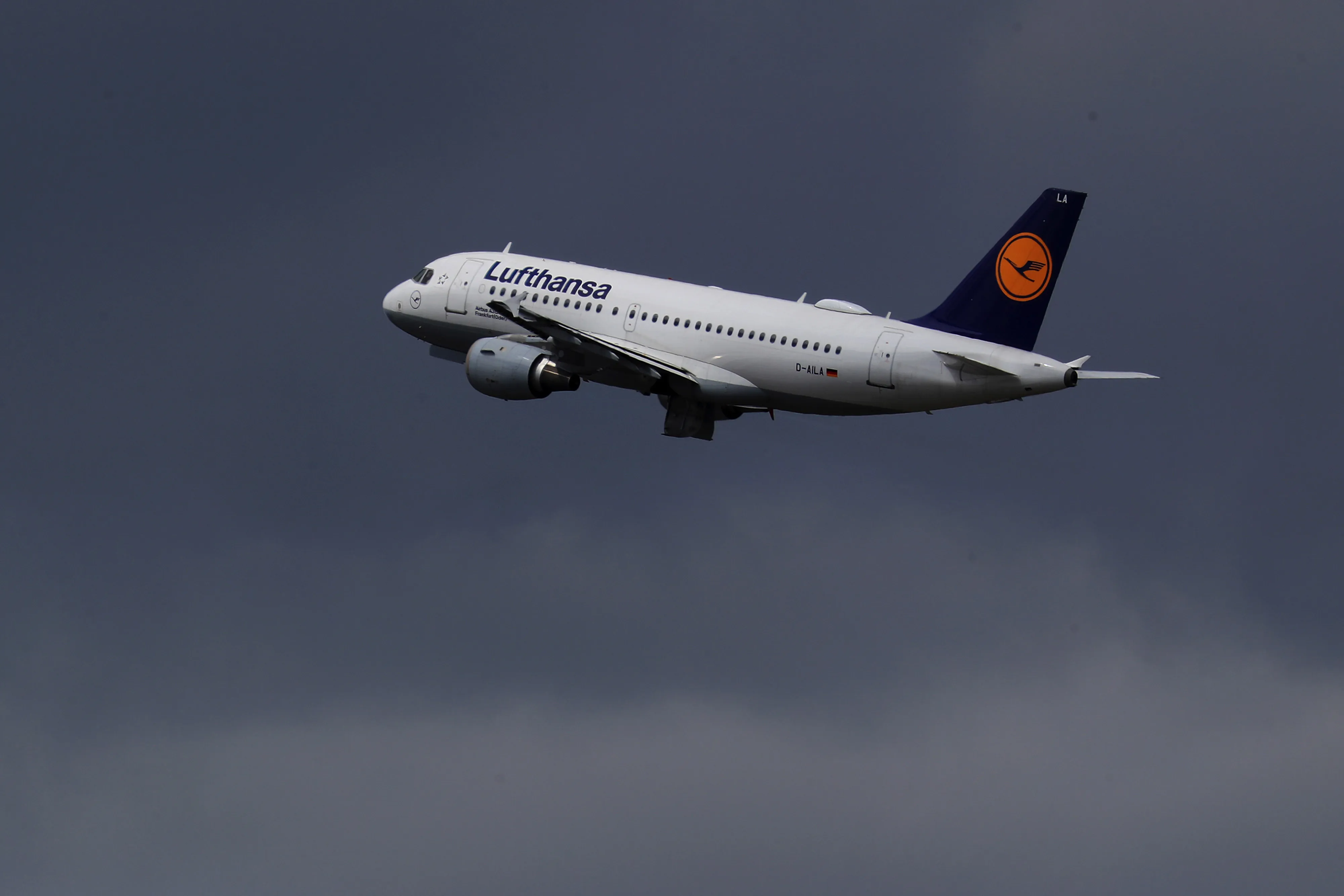 Airside Flight Operations at Cold War-Era Tegel Airport