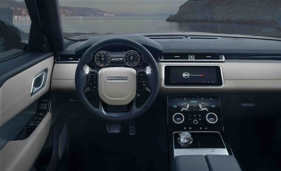 A Limited-Edition Range Rover Earns Its $35,000 Price Premium