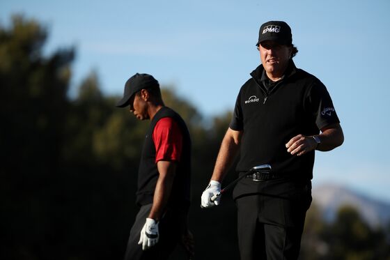 Carriers Vow Refund After Phil Beats Tiger in Botched Pay-Per-View Match