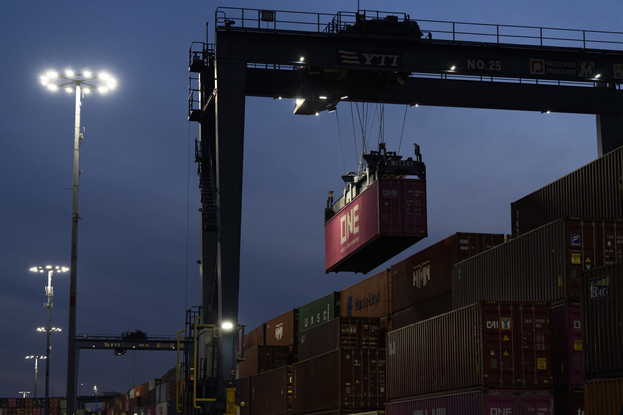 LA, Long Beach Port Terminals Reopen as Dockworkers Return - Bloomberg