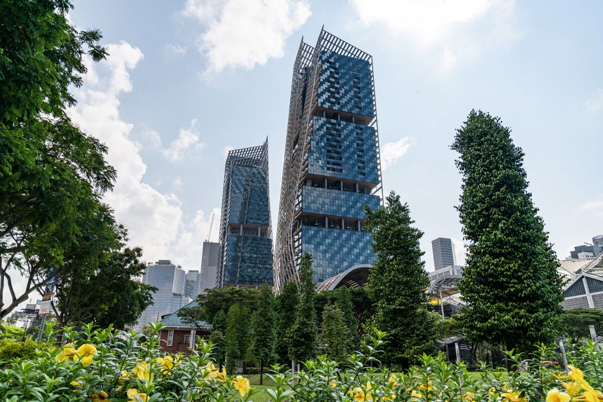 🟪"City Developments Ltd. vende partecipazione in complesso iconico di Singapore per ridurre debito e riconquistare fiducia"