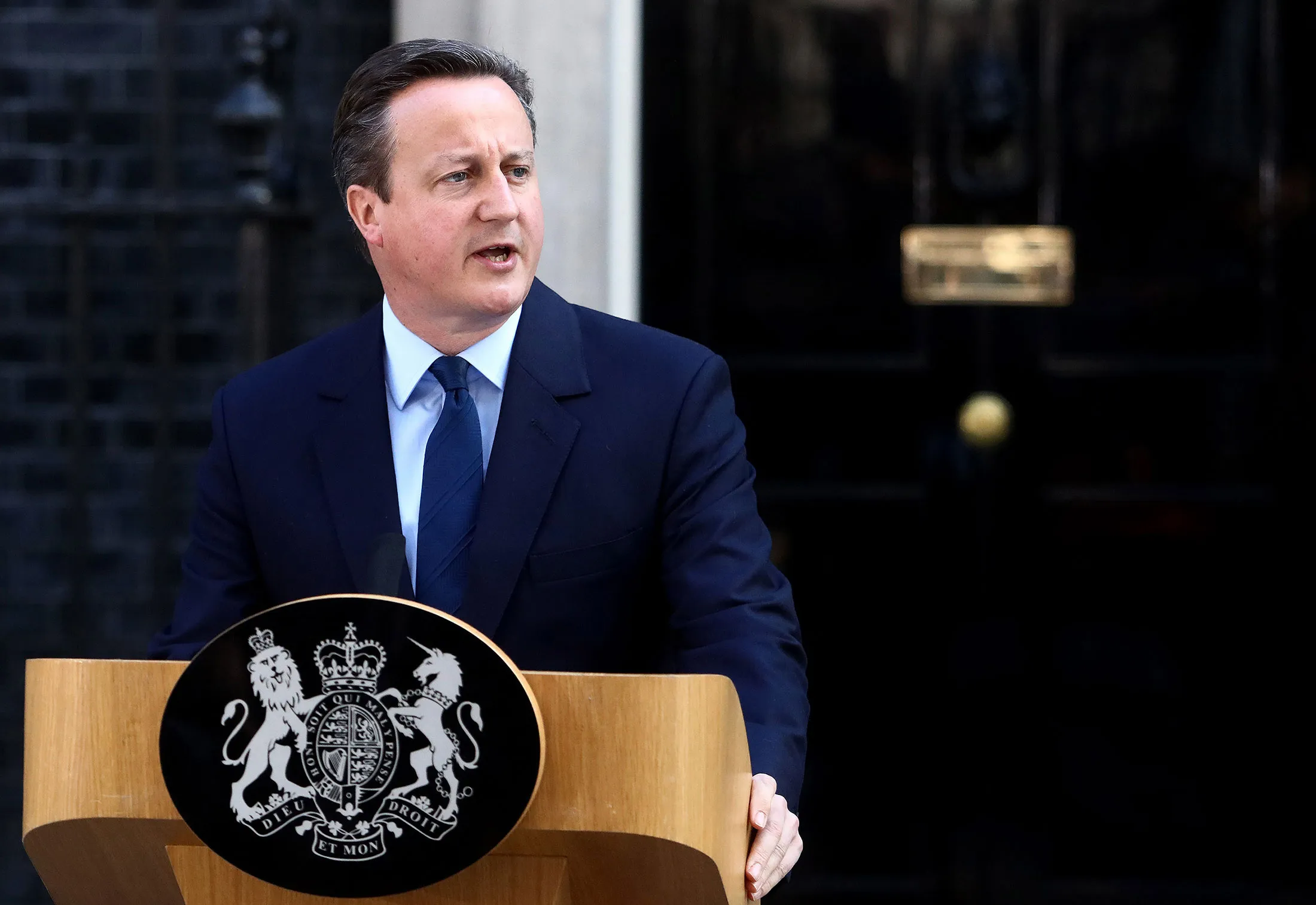 1466756553_CAMERON_BN_RESIGN_02