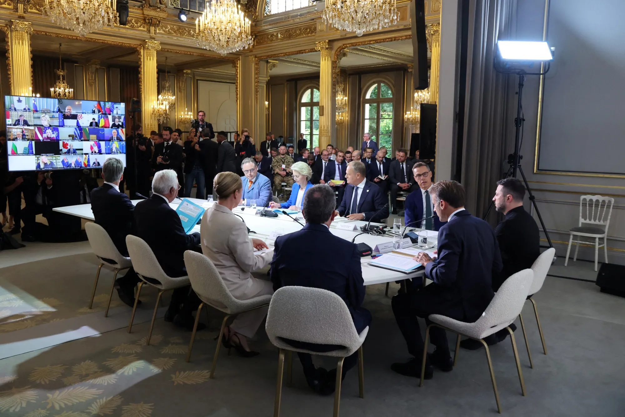 Volodymyr Zelenskiy and Emmanuel Macron with european leaders at the Coalition of the Willing Summit, in Paris, on Sept. 4.
