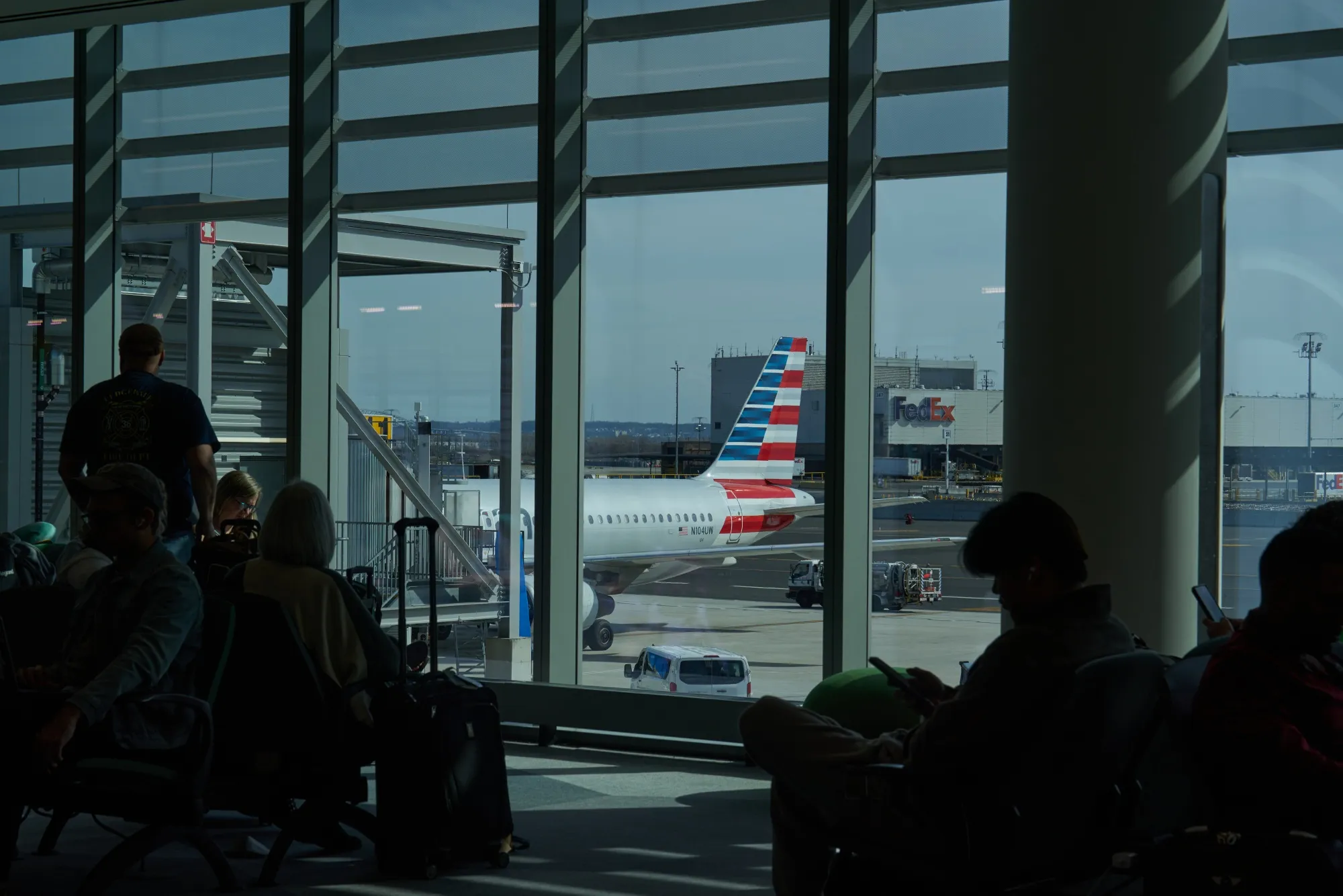 An&nbsp;American Airlines passenger aircraft&nbsp;at Newark Liberty International Airport (EWR) in Newark, New Jersey.