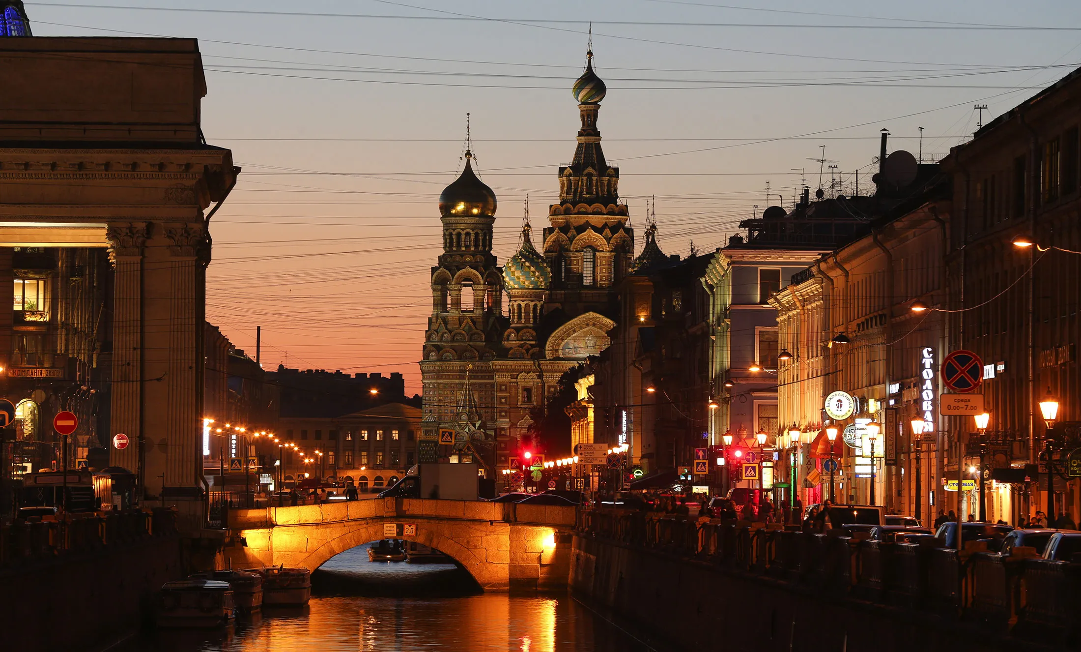 The cathedral of Christ the Saviour on Spilled Blood, right, stands illuminated early morning during 'white nights' ahead of the St. Petersburg International Economic Forum 2016 (SPIEF) in Saint Petersburg, Russia, on Wednesday, June 15, 2016. The 20th anniversary St. Petersburg International Economic Forum which brings together heads of state and governments, political leaders, leading experts and global company executives runs from June 16-18.
