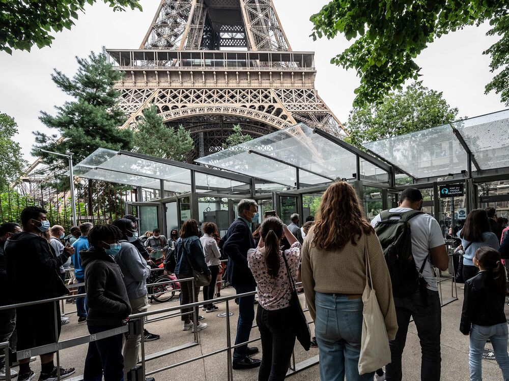 France Requires COVID-19 Pass for Eiffel Tower, Other Sites - Bloomberg