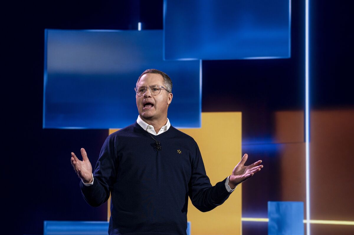 Walmart’s CEO Makes Way for Fellow Lifer He Guided for New Tech Era