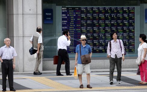 Asian Stocks Fall Before European Ministers Meet on Debt Crisis