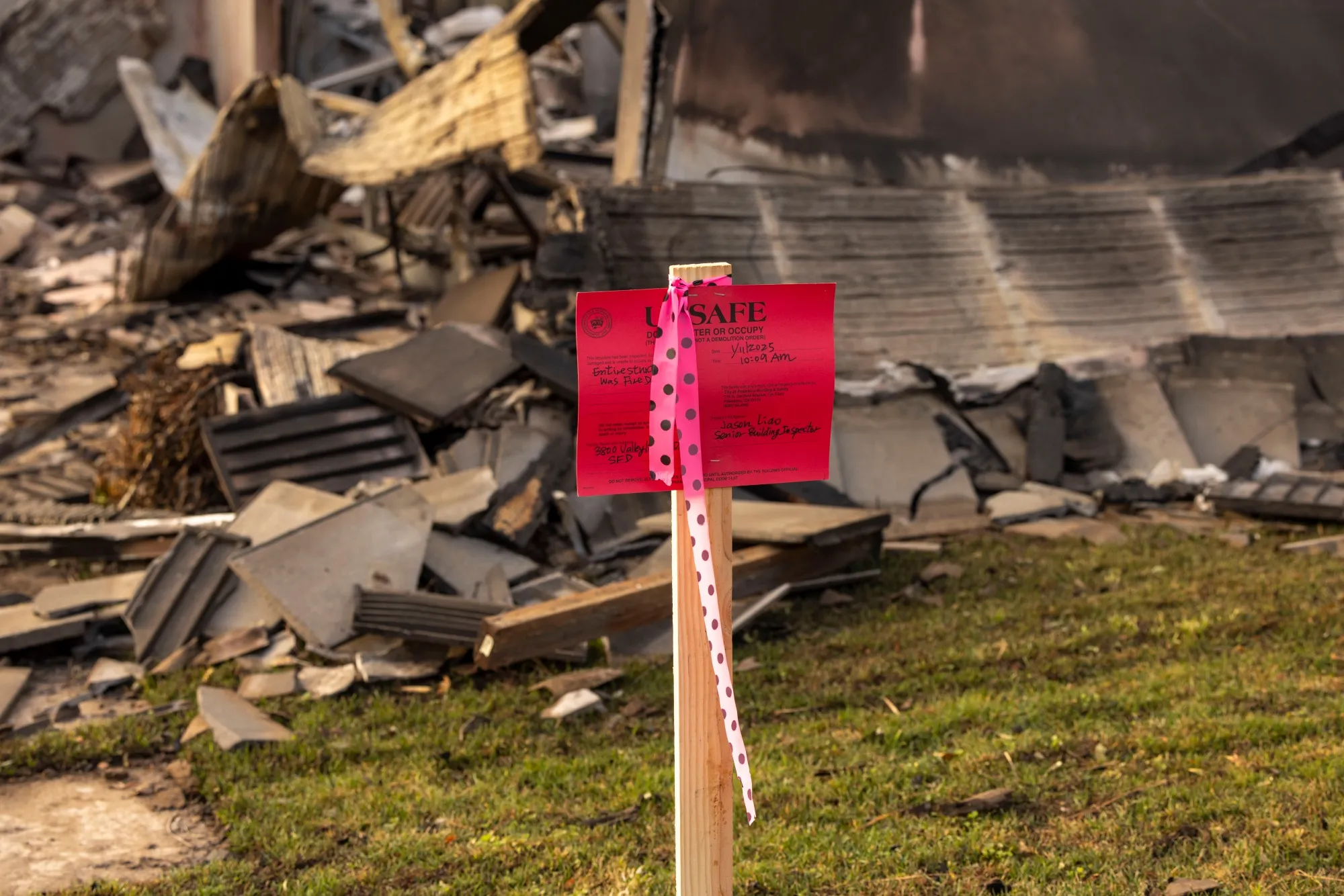 An "unsafe" sign outside a home destroyed by the Eaton Fire in Pasadena, California