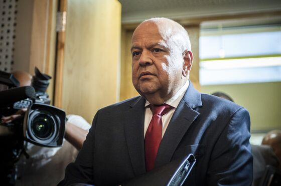 South Africa’s Cosatu Calls for Removal of Eskom Board, Gordhan