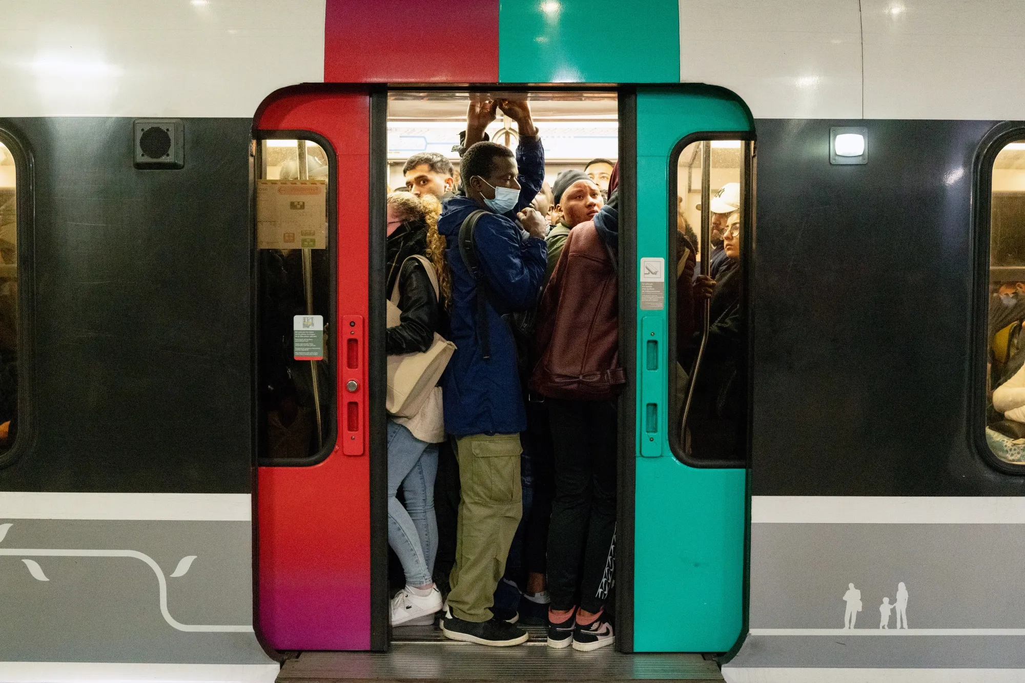 French unions are opposed to even a small&nbsp;increase in the minimum retirement age.