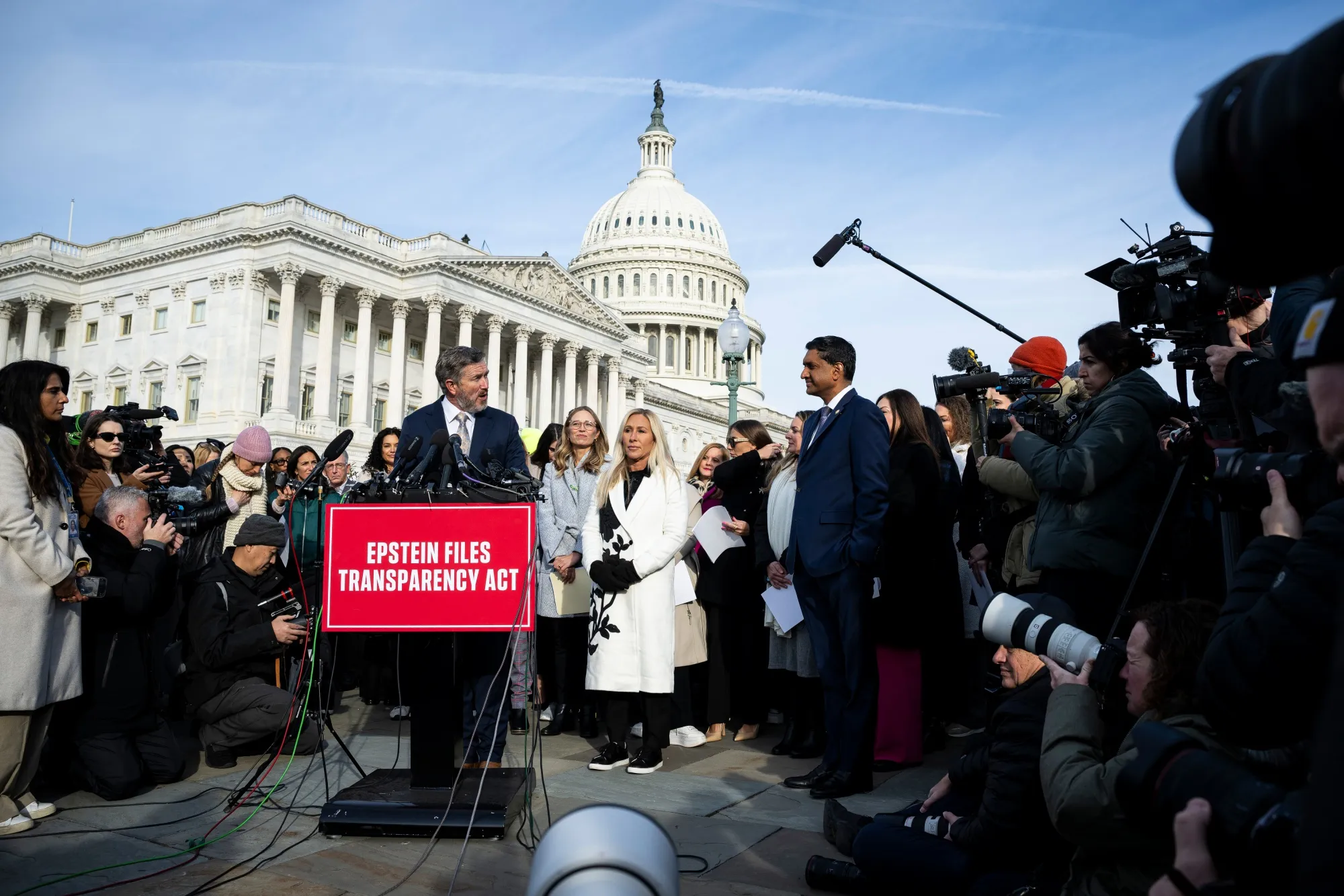 米上院がエプスタイン文書公開を可決、下院に続き－大統領送付へ - Bloomberg