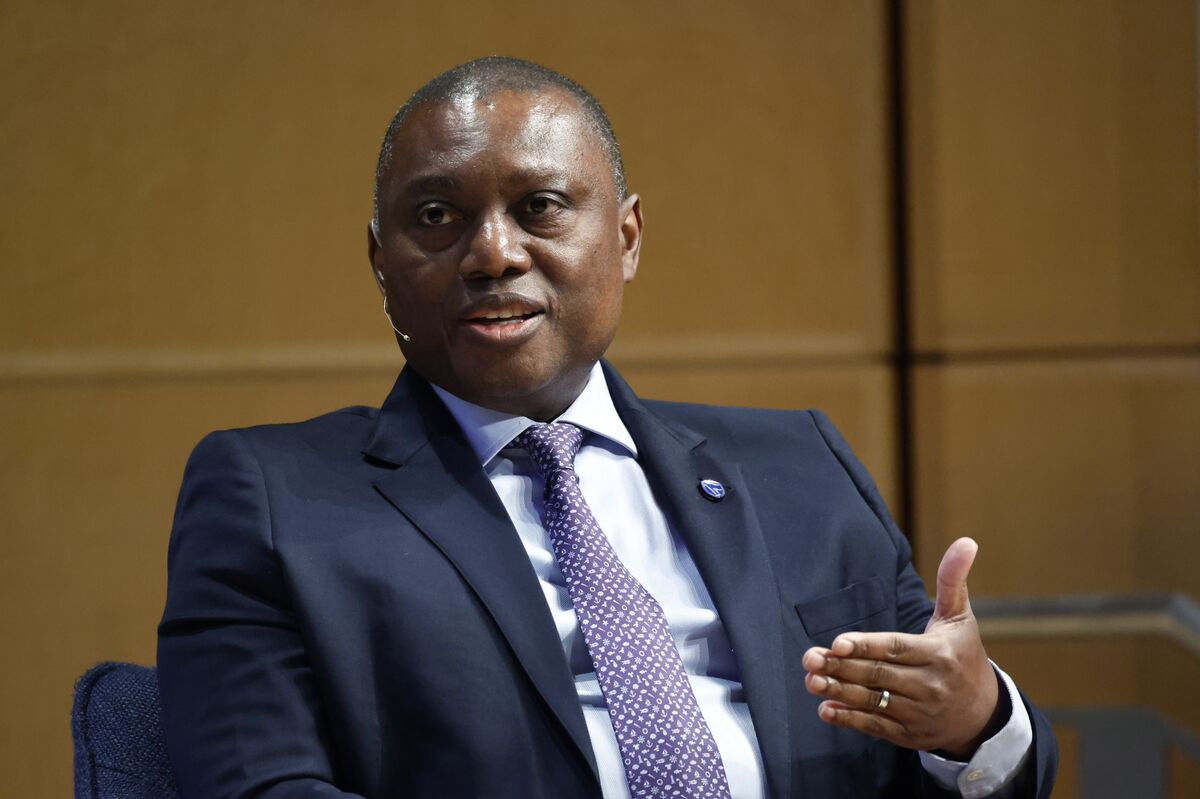 Standard Bank Says Net Effect of East Africa Pipeline ‘Worth It’