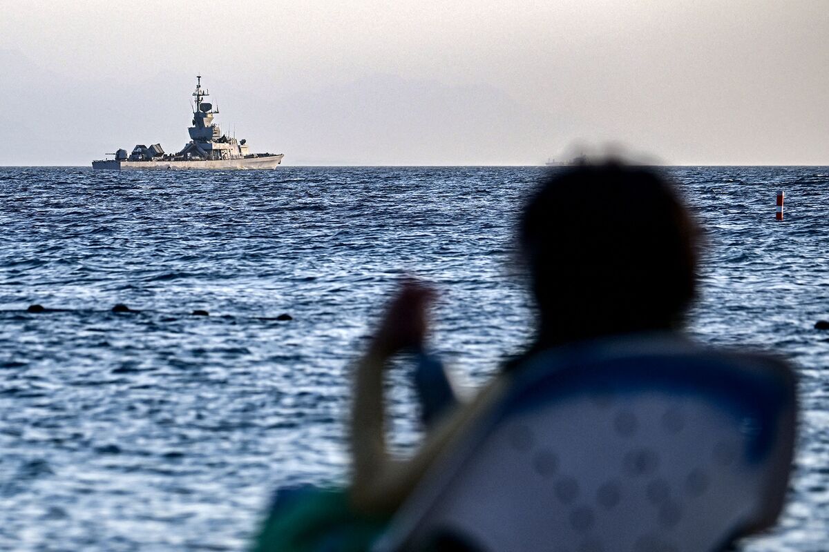 Iran Dispatches Warship to Red Sea After US Sinks Houthi Boats