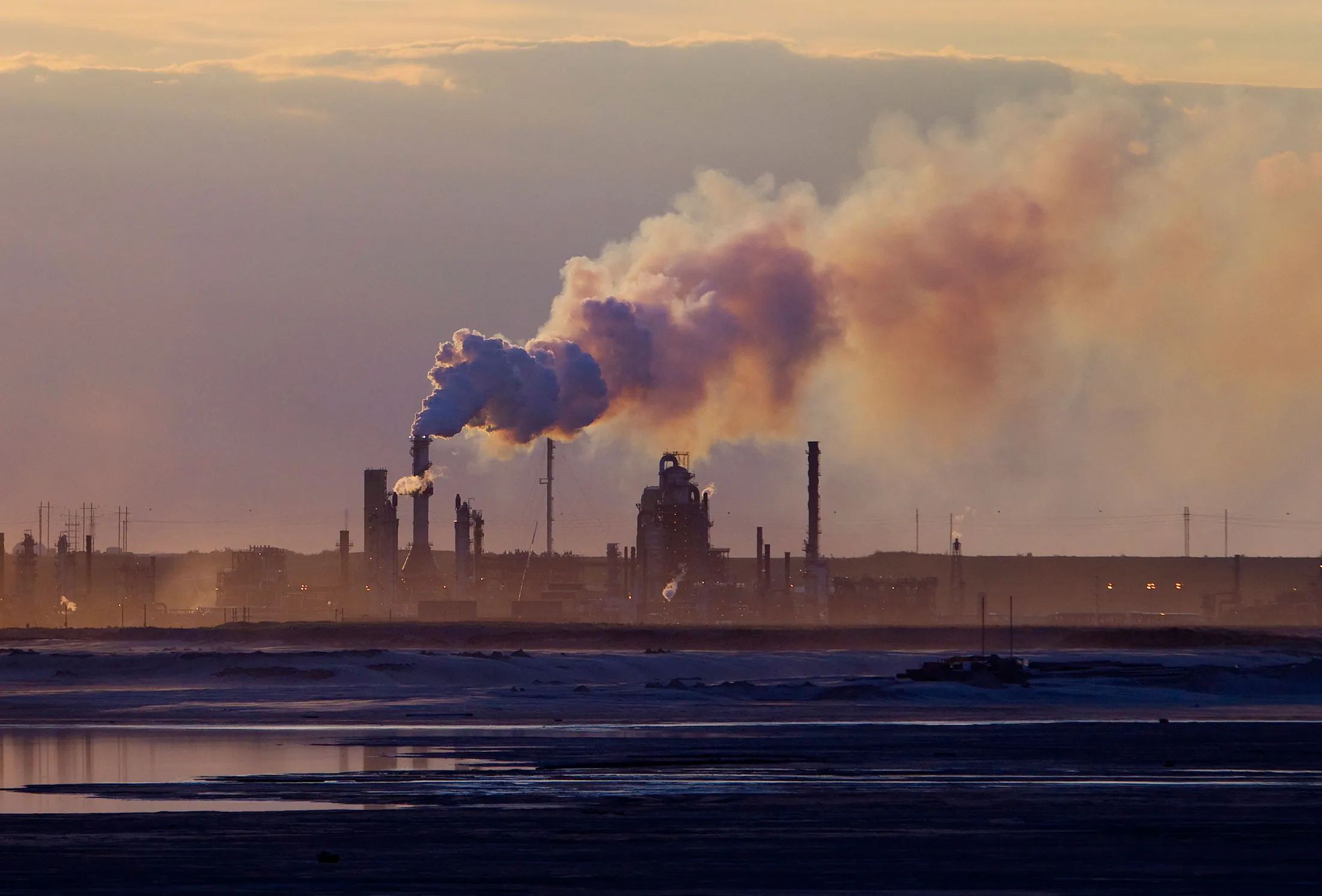 Syncrude Canada’s plant stands in the Athabasca Oil Sands near Fort McMurray, Alberta. Canada’s oil sands could be one of the first industries to use small modular nuclear reactors.