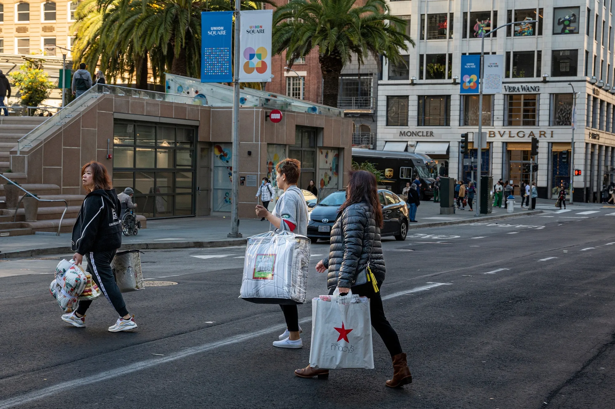 Shoppers cross Geary Street in San Francisco on Nov. 29.