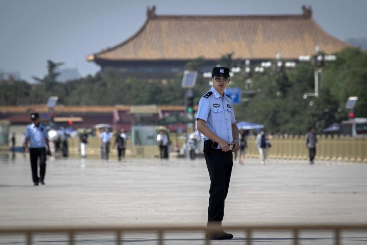 Tiananmen Anniversary: Don't Let China Control the Internet - Bloomberg