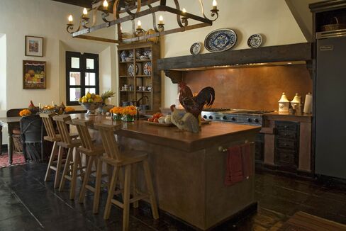 The eat-in chef's kitchen.