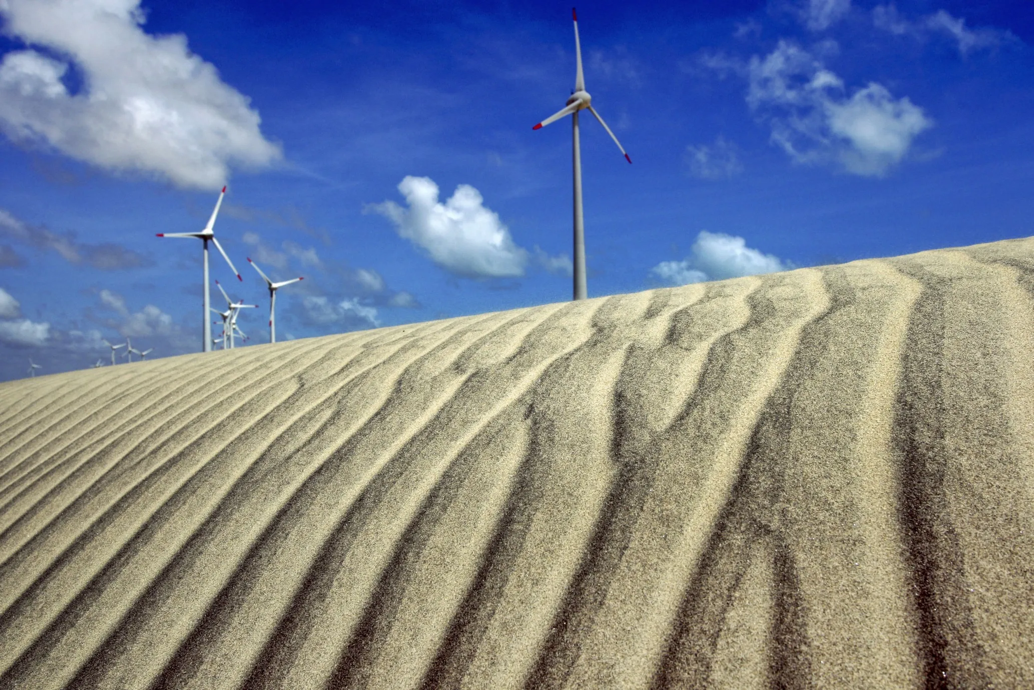 Solar and Wind Cheapest Sources of Power in Most of the World - Bloomberg