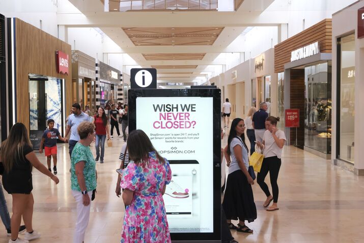 US Consumer Sentiment Drops, Year-Ahead Inflation Views Fall