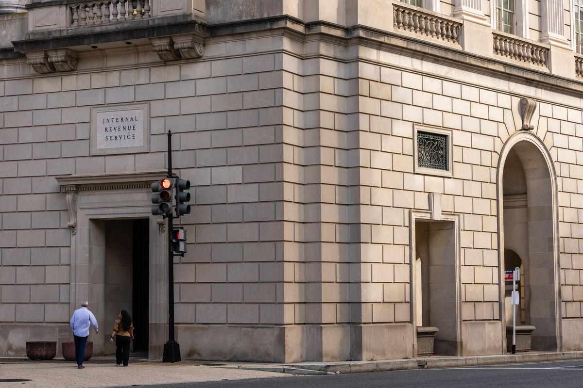 Federal Worker Unions Seek Immediate Halt to Shutdown Layoffs