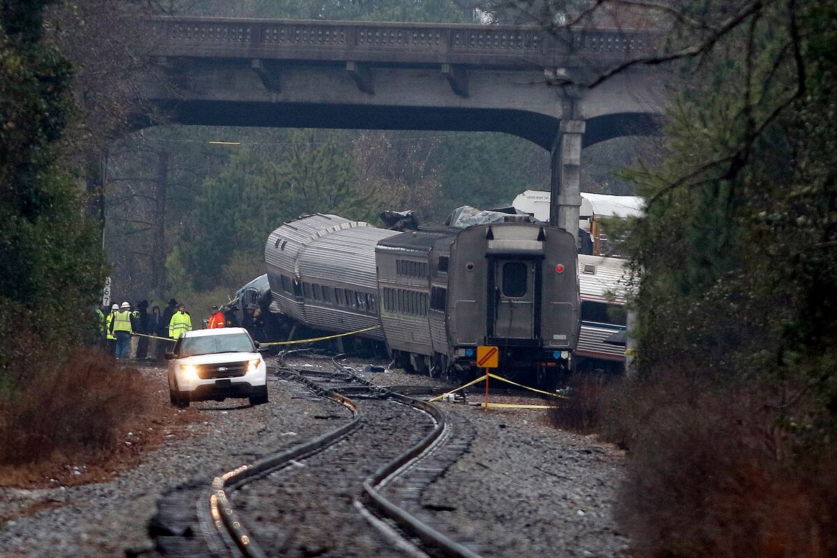 Fatal Amtrak Crashes Spotlight Long Wait for Safety Upgrades - Bloomberg