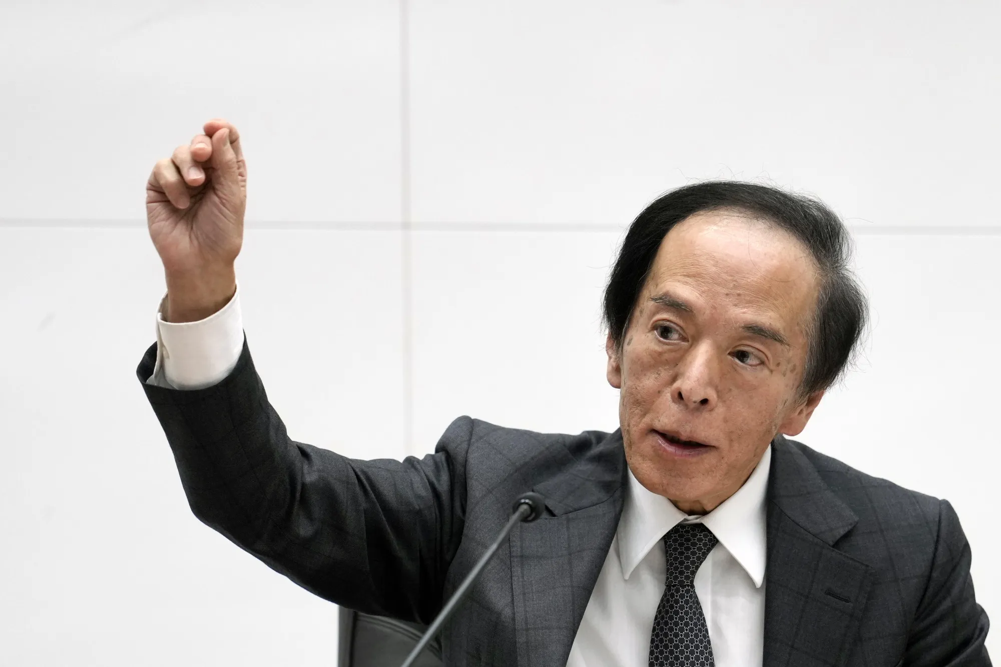 Kazuo Ueda 