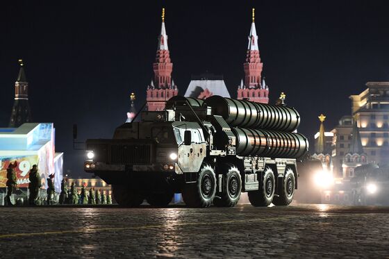 Putin Offers to Sell Saudis S-400 Missiles to Bolster Defenses