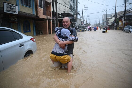 Typhoon to Keep Philippine Capital Shut as Flood Cripples Cities