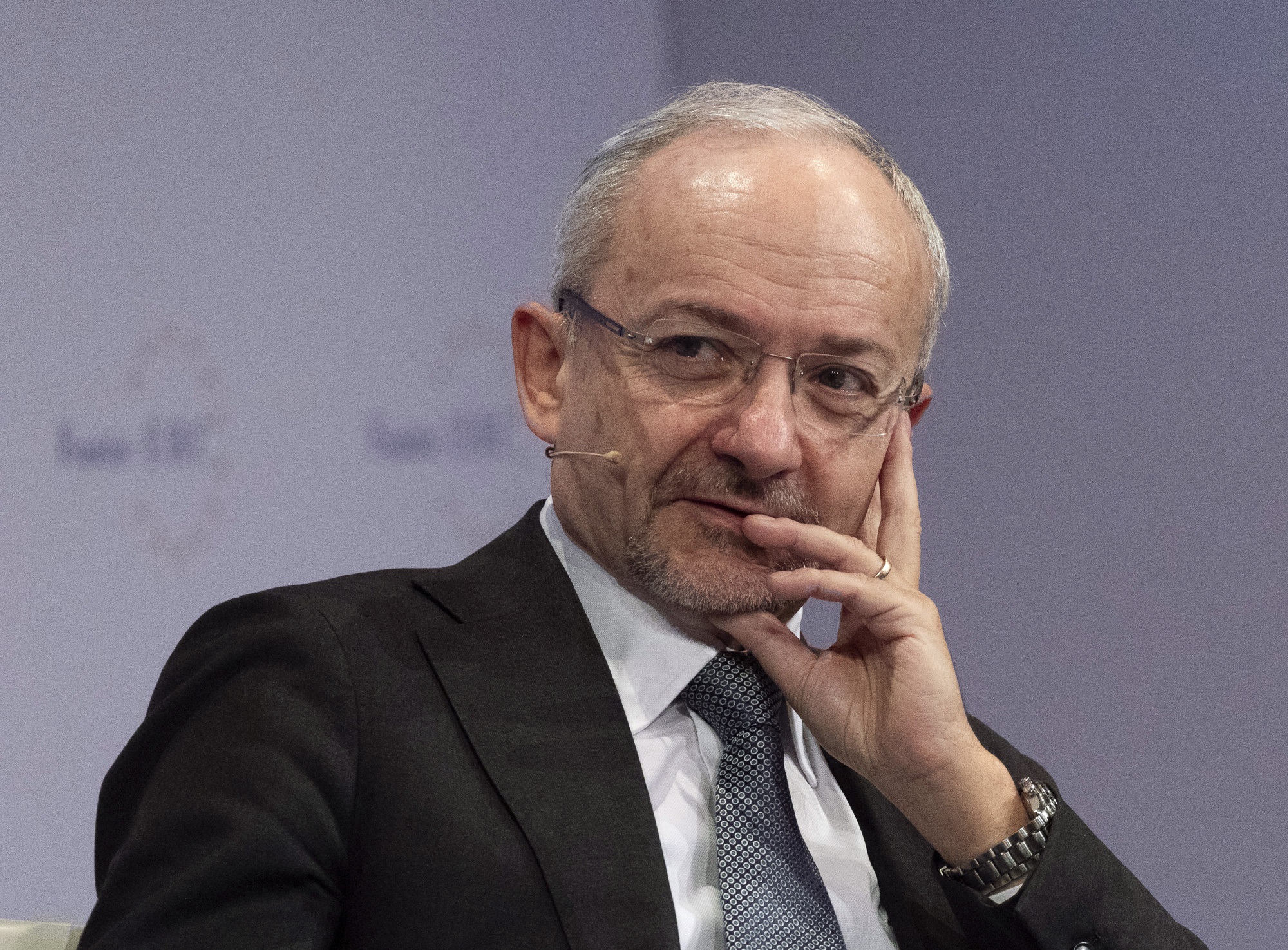 Claudio Borio Joins Calls for Fiscal Boost If Slowdown Wors Bloomberg