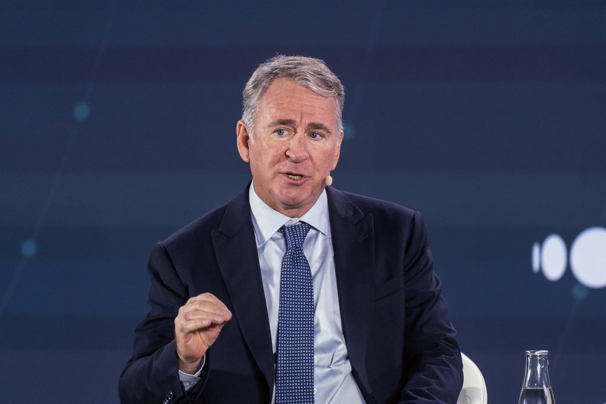 Hedge funds turn to AI startups to replace human analysts
