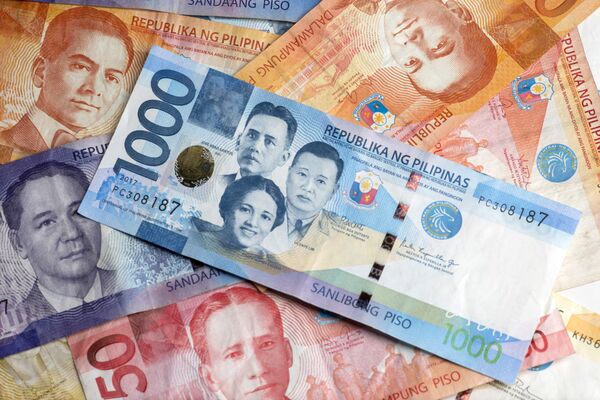 Philippine Peso Falling Trajectory Defies Rate Hike Expectations
