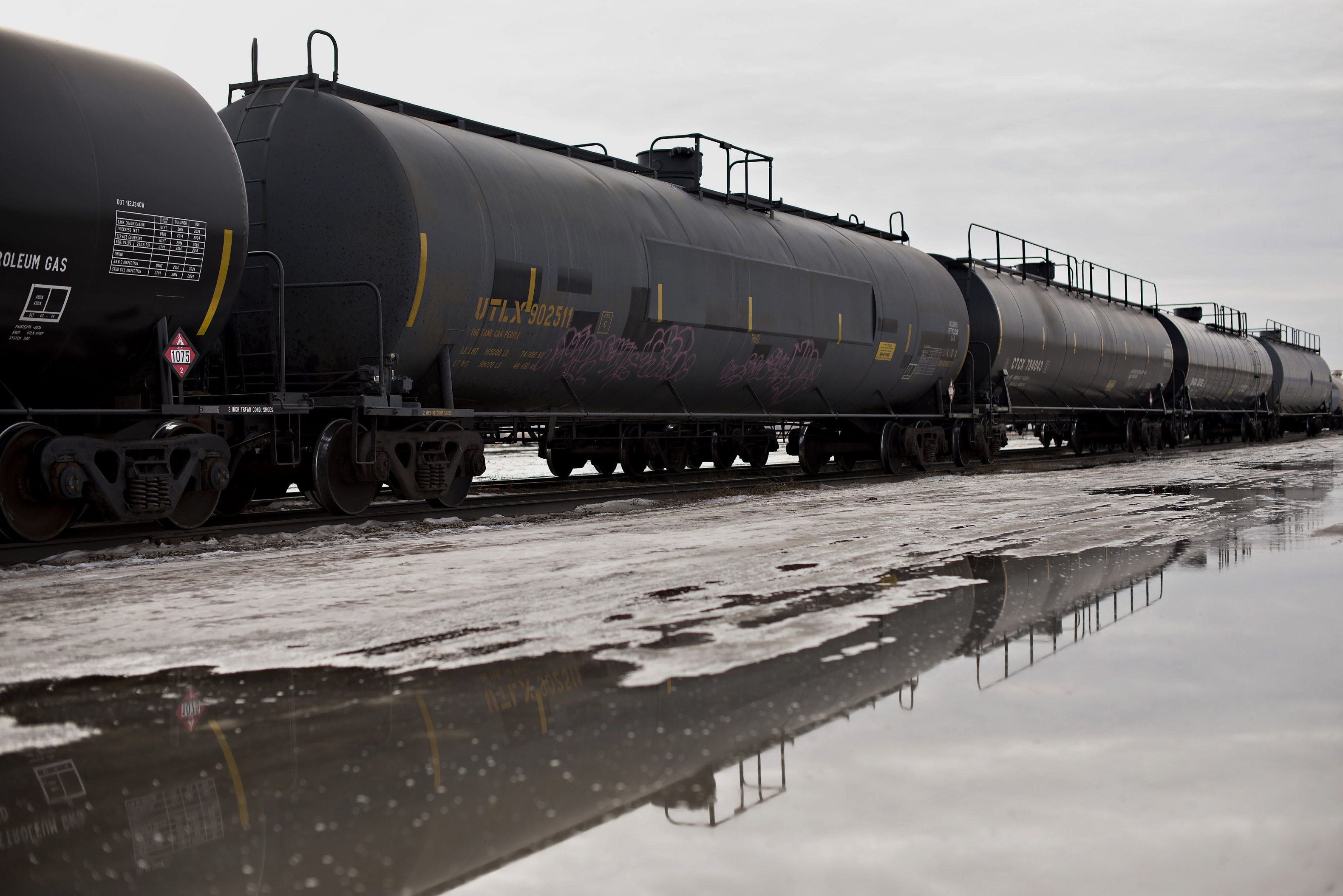 Alberta Oil Exports Curbed By Delay In Rail-contract Award - Bloomberg