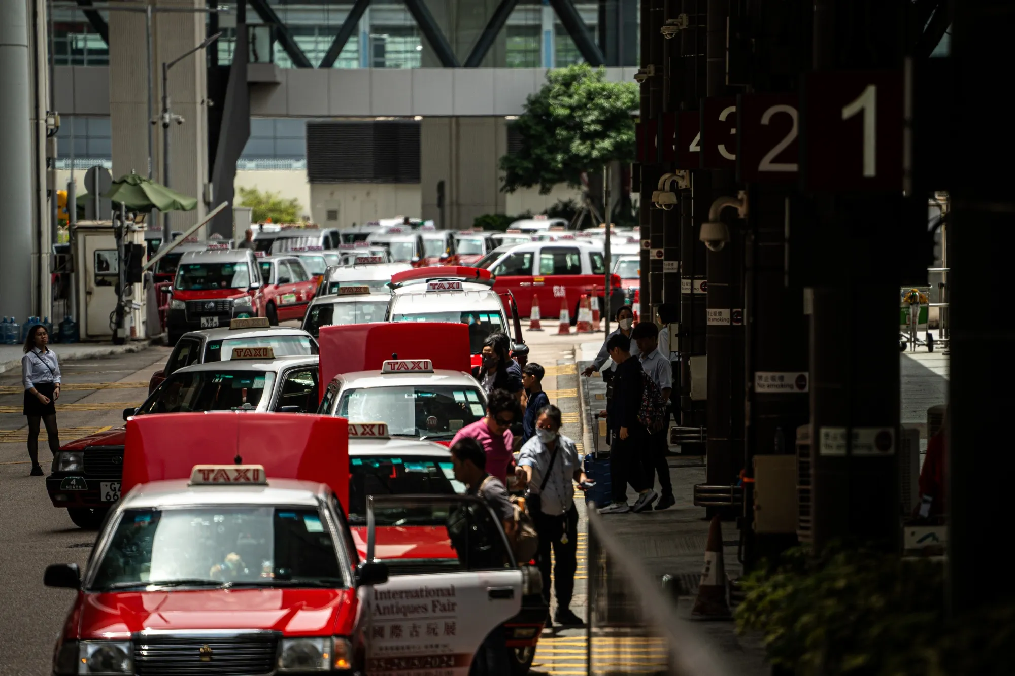 Why Uber Worries About Being Legalized in Hong Kong Amid a Battle With  Taxis - Bloomberg