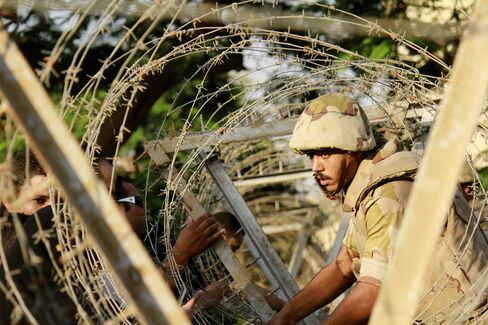 Israel Bolsters Ties With Egypt as Obama Mulls Security Cut