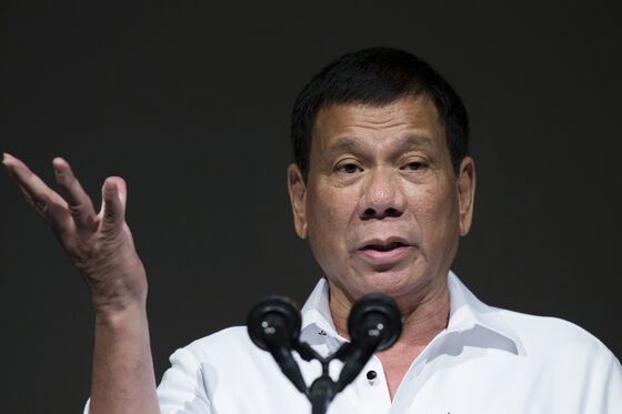 Philippines’ Duterte Wants Soldiers to Get Covid Vaccine First
