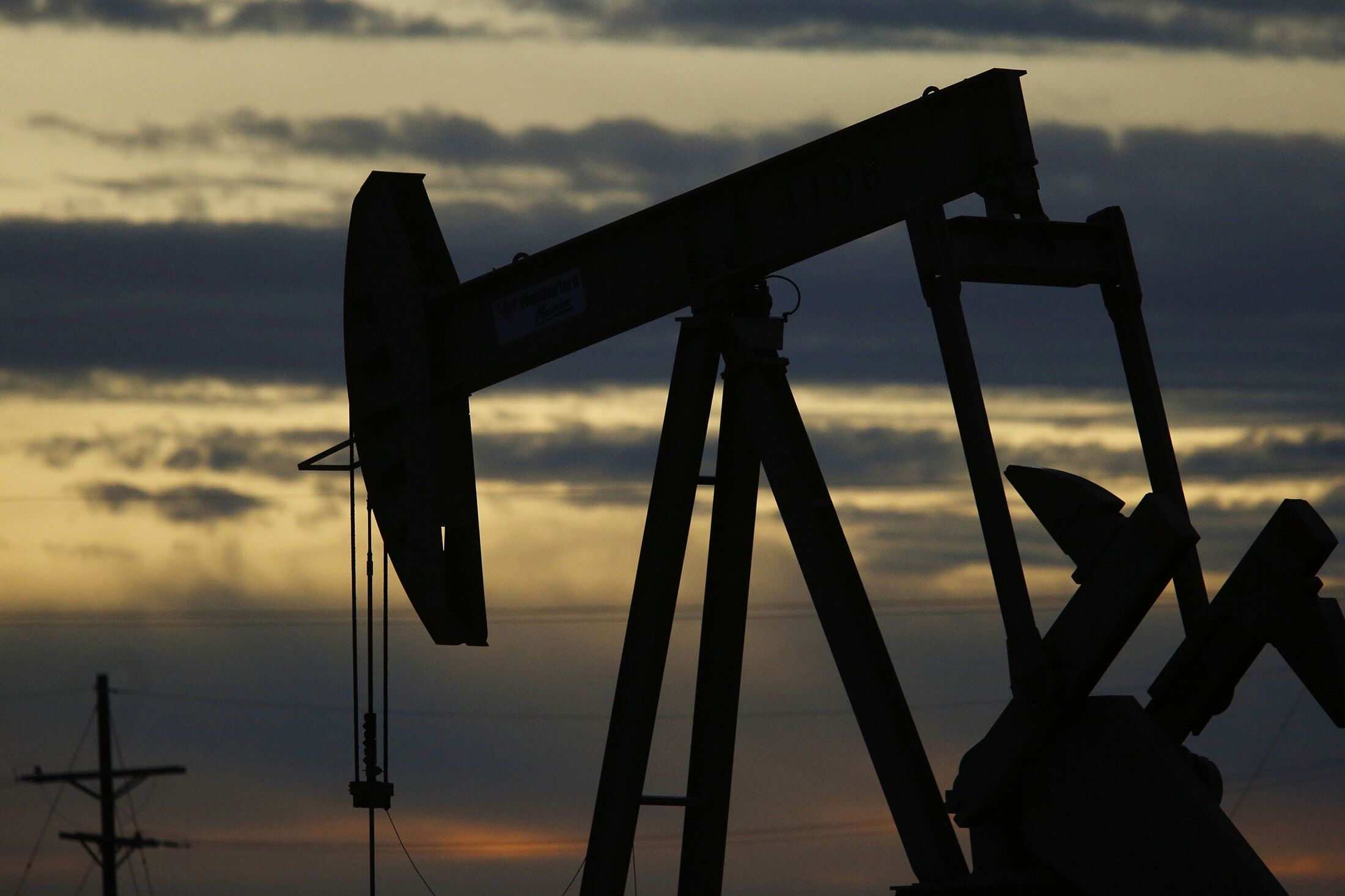 OPEC and Russia Extend Output Cuts, Boosting Oil Alliance - Economia e ...
