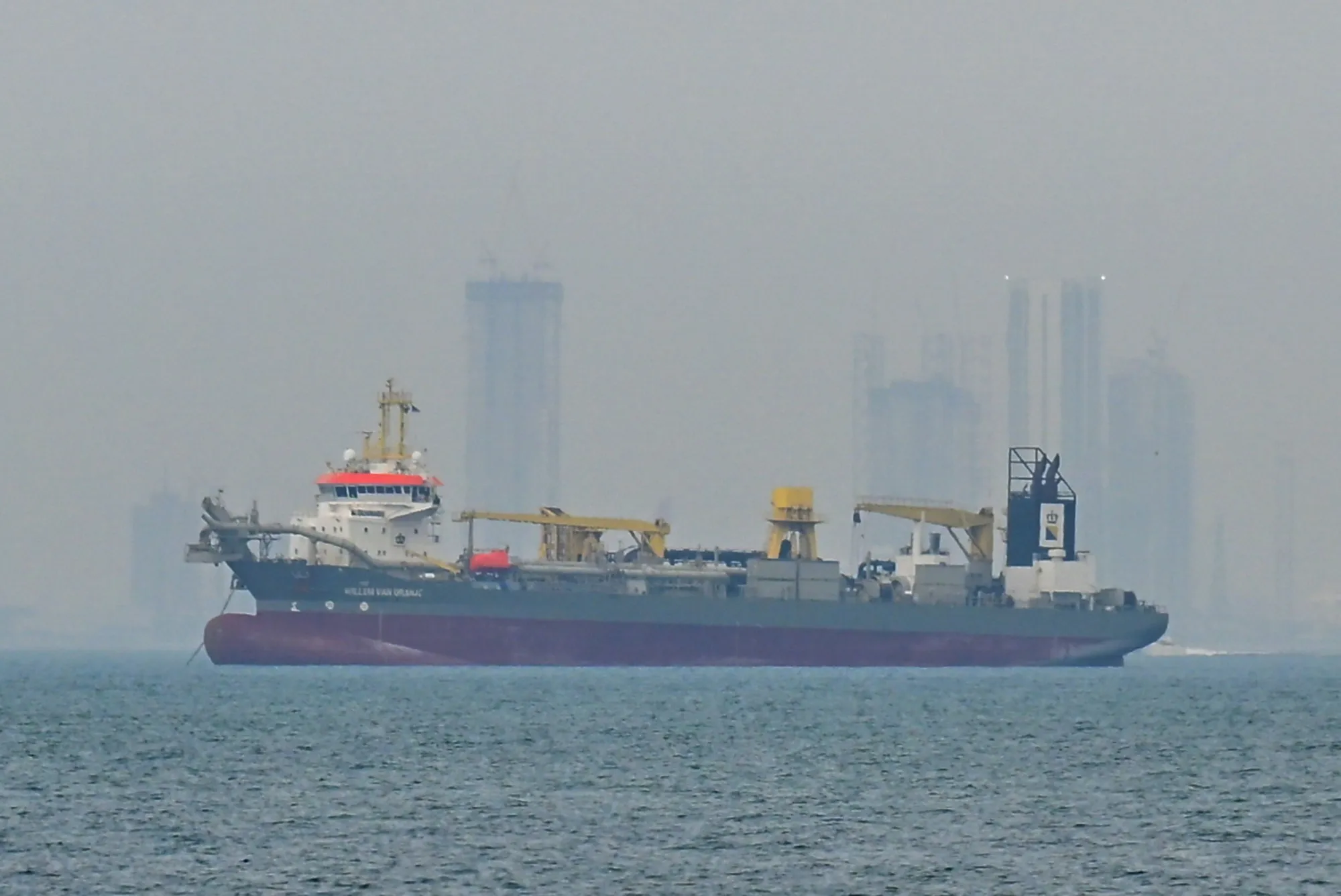 アラブ首長国連邦（ＵＡＥ）沖に停泊する商業船（3月2日）