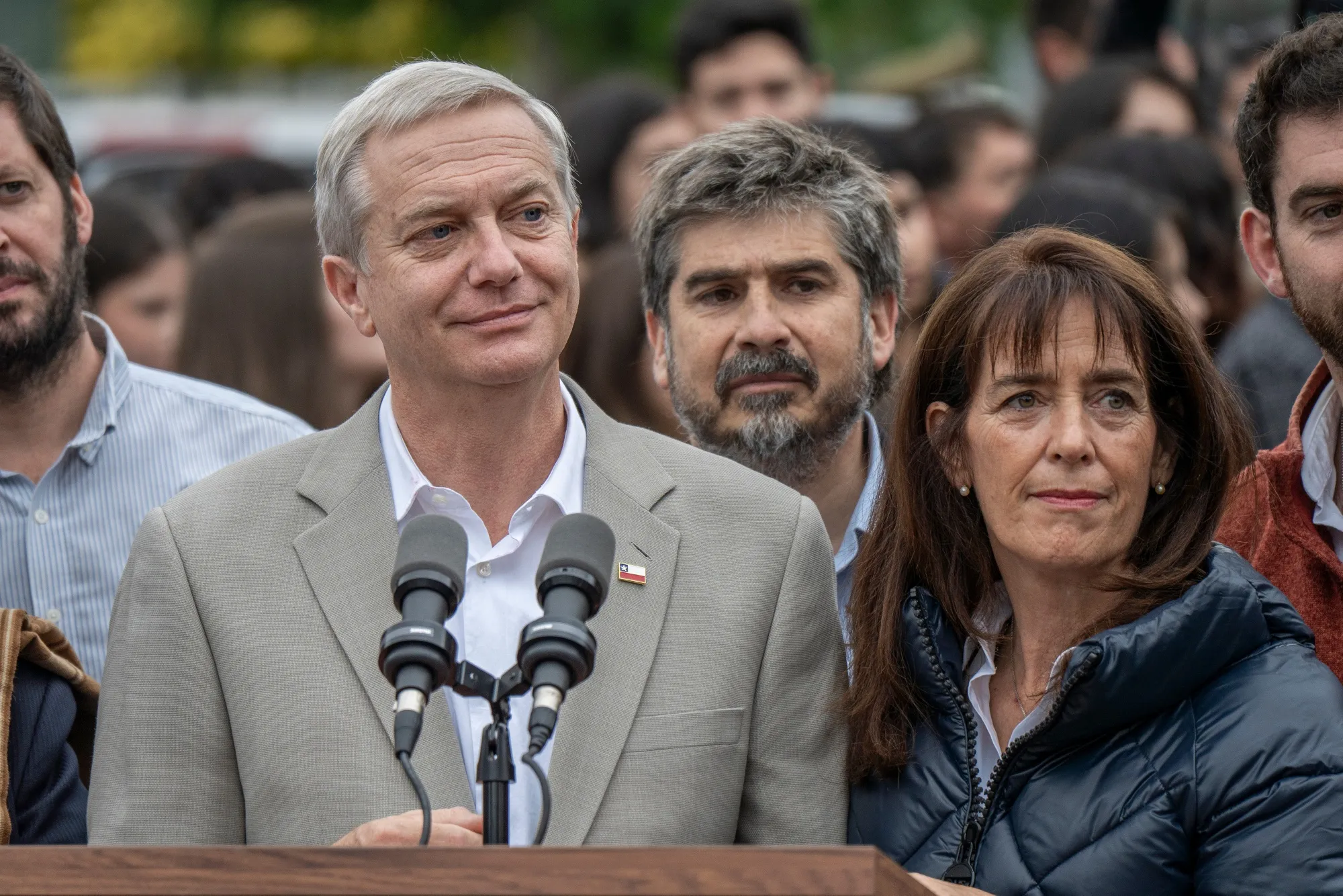 José Antonio Kast habla tras votar en un centro electoral durante la segunda vuelta de las elecciones en Paine, Chile, el 14 de diciembre.