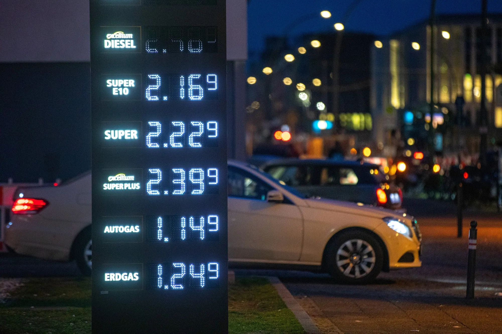 Germany Plans Gasoline Subsidy for Motorists 