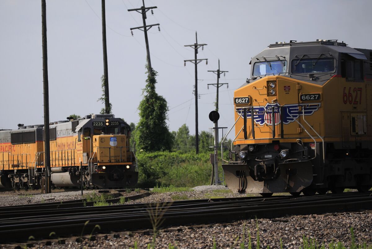US RailStrike Threat Puts Critical Fertilizer Shipments on Hold Bloomberg