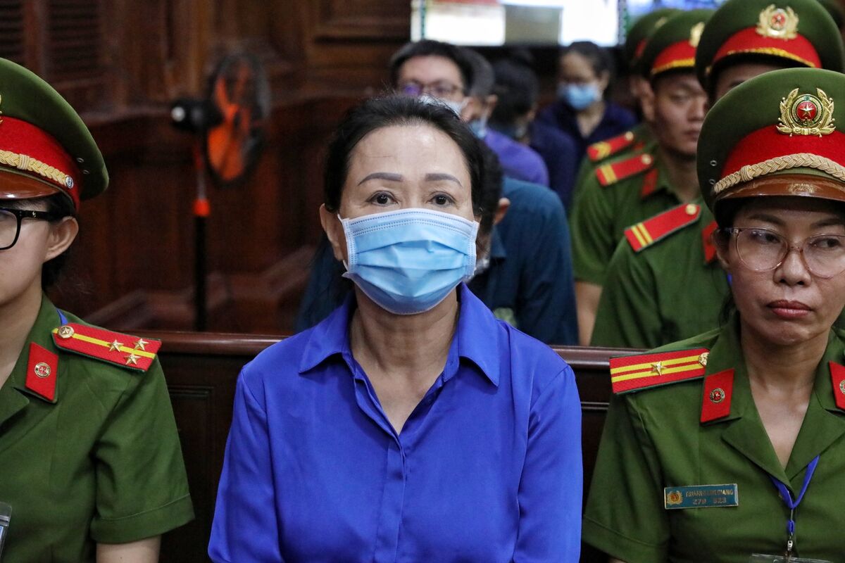 bloomberg.com - Nguyen Dieu Tu Uyen - Vietnam's Convicted Mogul Repays $455 Million to Bondholders