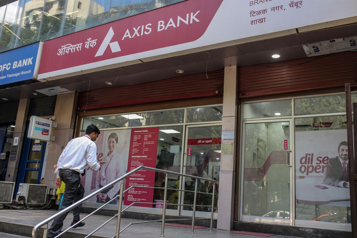 India Banks Slash Short-Term Debt Sales on Cheaper Forex Funding