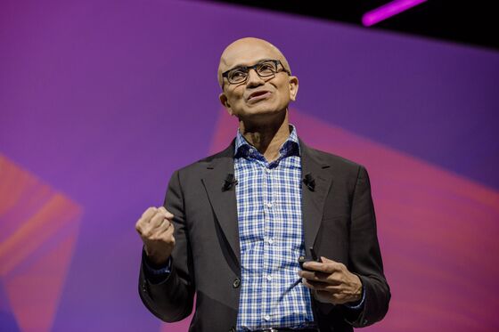 Microsoft Pushes Cloud Services to Retailers Anxious to Avoid Amazon
