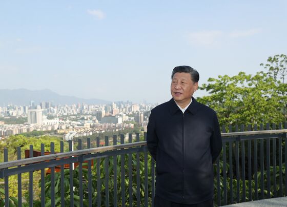 Xi’s Shifting China Is Compelling Investors to Run, Hide or Hire